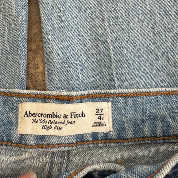 Abercrombie high rise 90s relaxed jeans - Picture 4 of 5